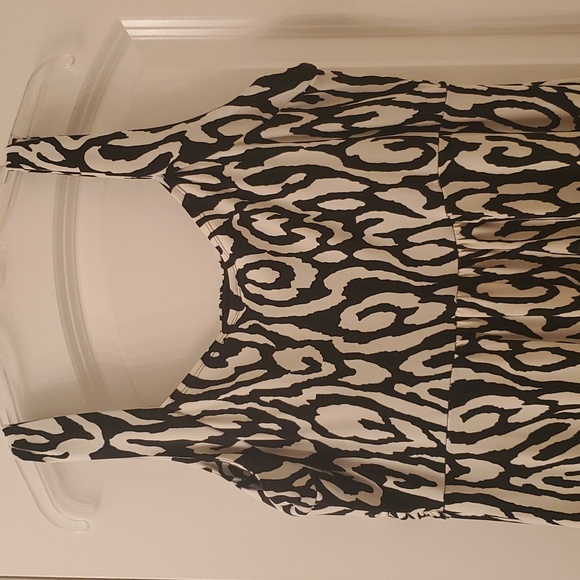 ⚫️ Black & White Maxi - Picture 4 of 5